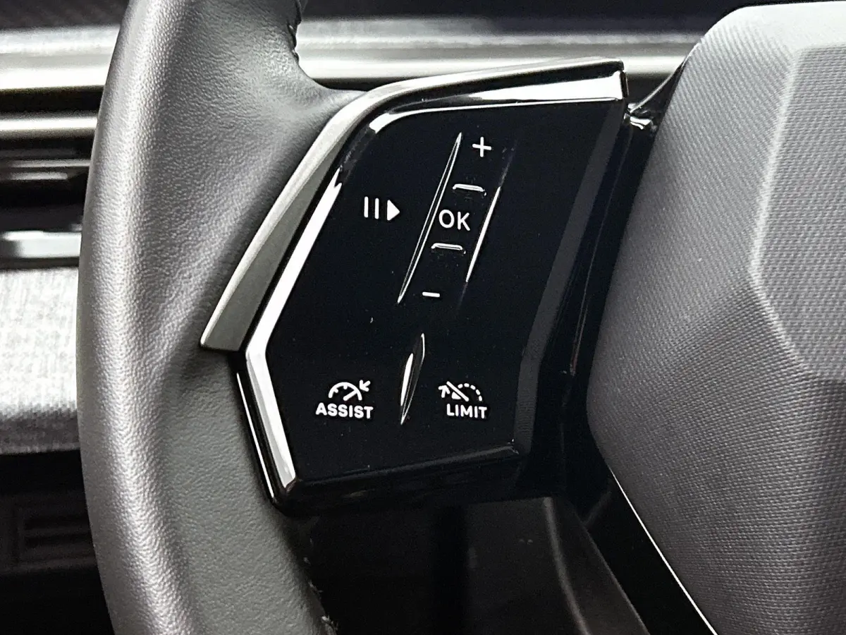 Allure 210pk 73 kWh Automaat | 3 FASE | Navigatie | Camera | Climate Control | Cruise Control | 19"LMV | Apple Carplay/Android Auto |