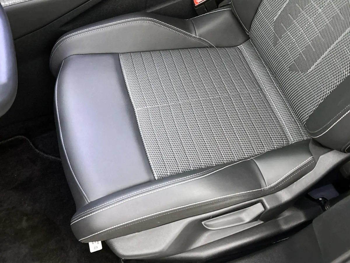 Allure 210pk 73 kWh Automaat | 3 FASE | Navigatie | Camera | Climate Control | Cruise Control | 19"LMV | Apple Carplay/Android Auto |