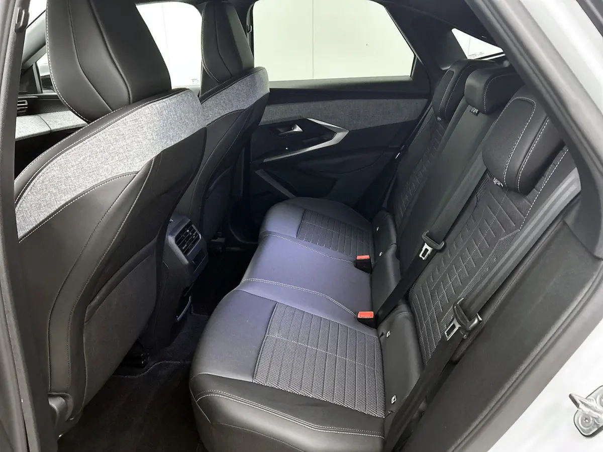 Allure 210pk 73 kWh Automaat | 3 FASE | Navigatie | Camera | Climate Control | Cruise Control | 19"LMV | Apple Carplay/Android Auto |