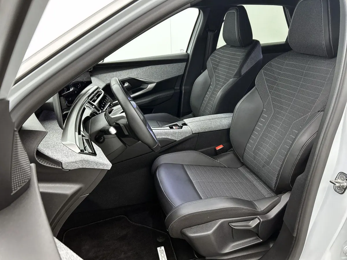 Allure 210pk 73 kWh Automaat | 3 FASE | Navigatie | Camera | Climate Control | Cruise Control | 19"LMV | Apple Carplay/Android Auto |