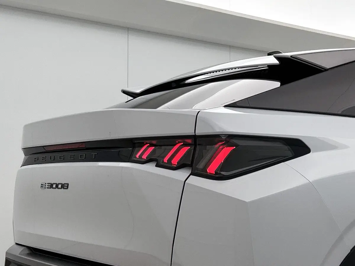 Allure 210pk 73 kWh Automaat | 3 FASE | Navigatie | Camera | Climate Control | Cruise Control | 19"LMV | Apple Carplay/Android Auto |