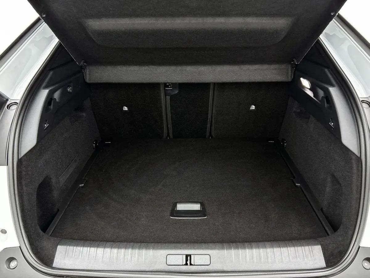 Allure 210pk 73 kWh Automaat | 3 FASE | Navigatie | Camera | Climate Control | Cruise Control | 19"LMV | Apple Carplay/Android Auto |