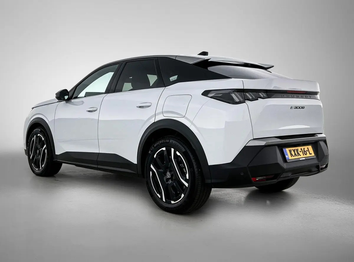 Allure 210pk 73 kWh Automaat | 3 FASE | Navigatie | Camera | Climate Control | Cruise Control | 19"LMV | Apple Carplay/Android Auto |