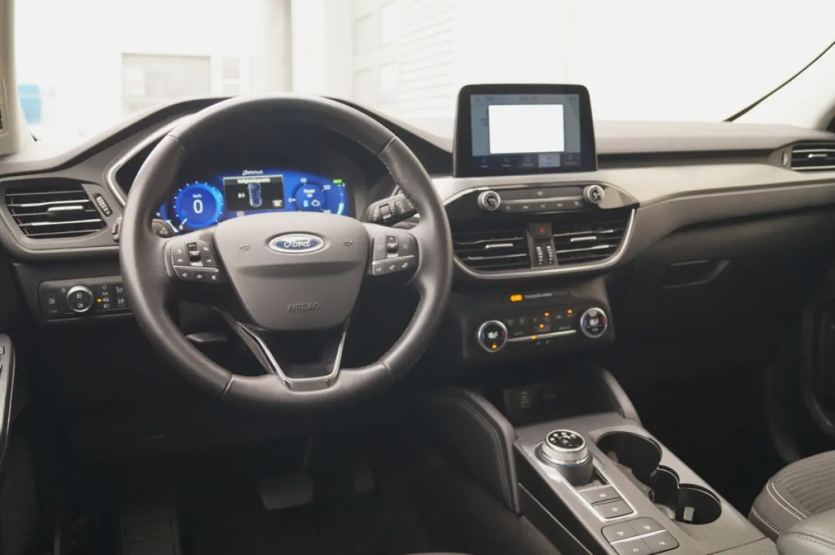 2.5 PHEV Titanium -NAVI-CAM-TREKHAAK-NAVI-