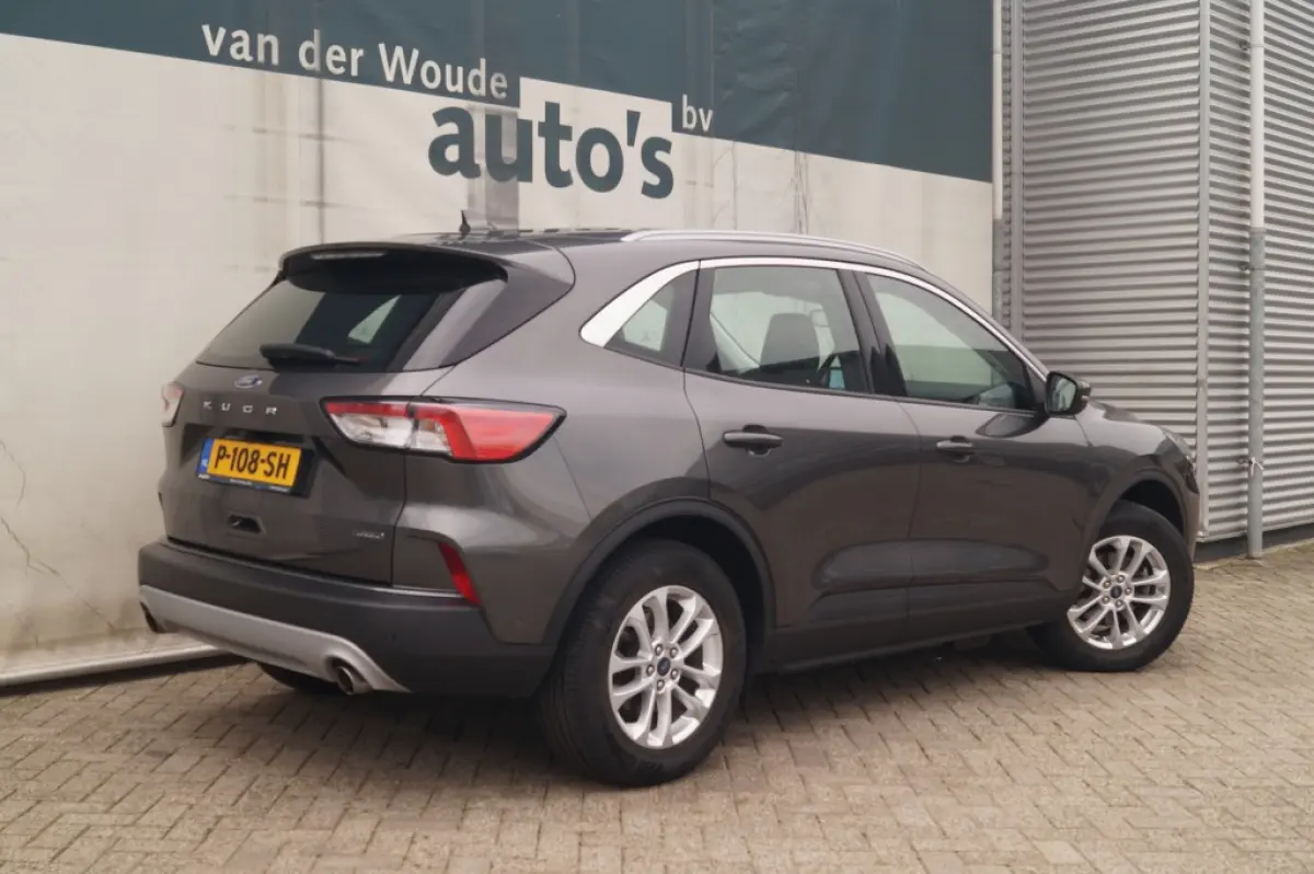 2.5 PHEV Titanium -NAVI-CAM-TREKHAAK-NAVI-