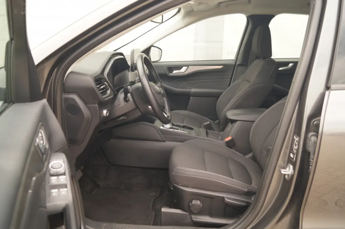 2.5 PHEV Titanium -NAVI-CAM-TREKHAAK-NAVI-