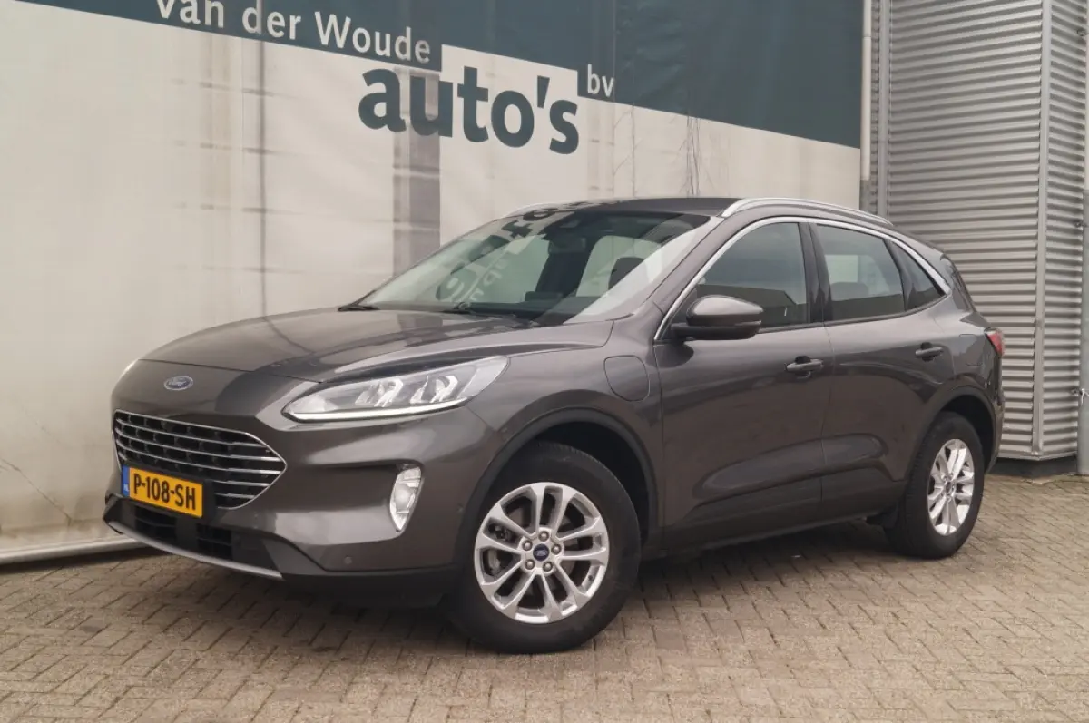 2.5 PHEV Titanium -NAVI-CAM-TREKHAAK-NAVI-