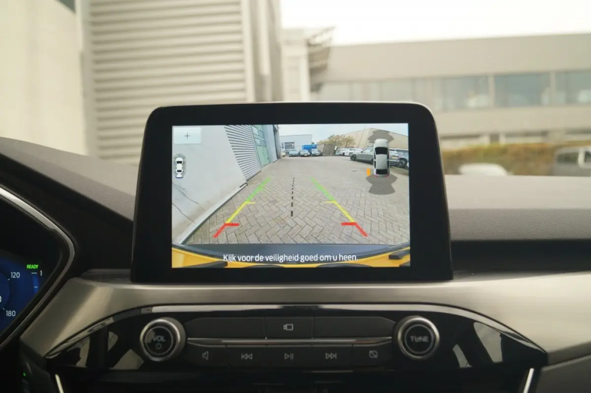 2.5 PHEV Titanium -NAVI-CAM-TREKHAAK-NAVI-