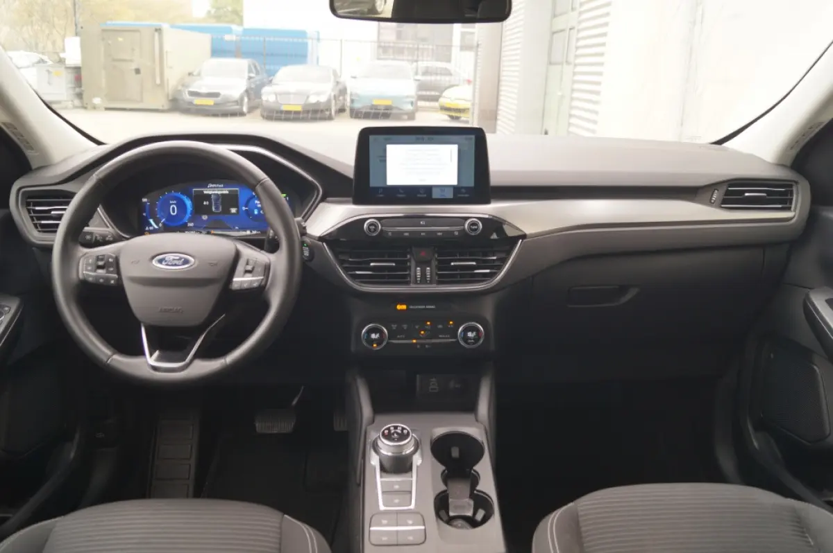 2.5 PHEV Titanium -NAVI-CAM-TREKHAAK-NAVI-