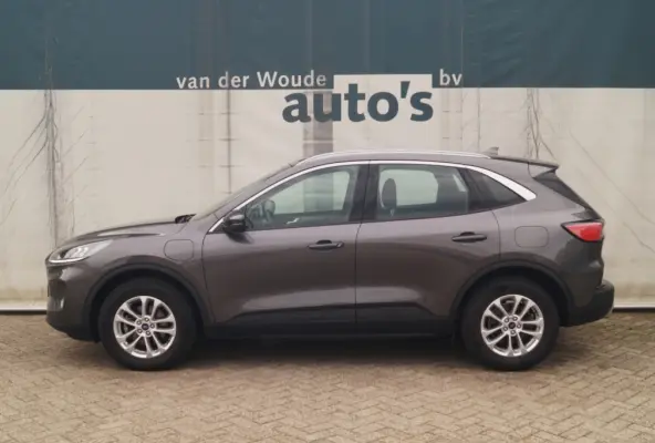 2.5 PHEV Titanium -NAVI-CAM-TREKHAAK-NAVI-