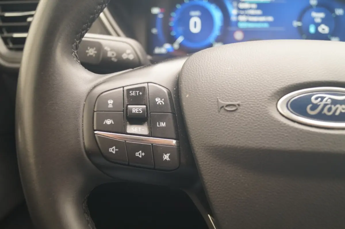 2.5 PHEV Titanium -NAVI-CAM-TREKHAAK-NAVI-