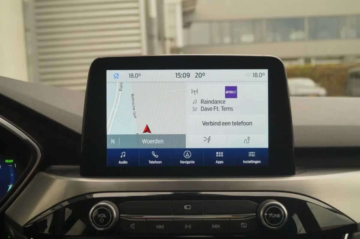 2.5 PHEV Titanium -NAVI-CAM-TREKHAAK-NAVI-