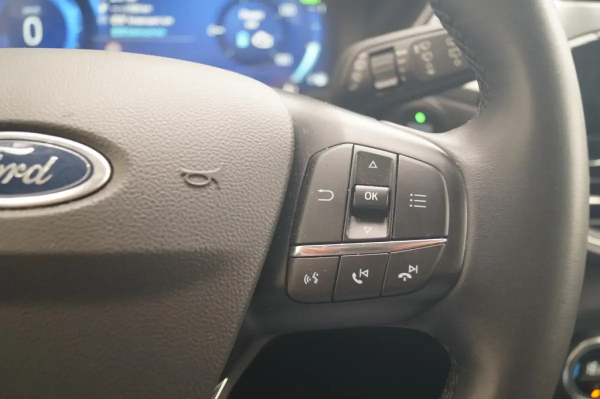 2.5 PHEV Titanium -NAVI-CAM-TREKHAAK-NAVI-
