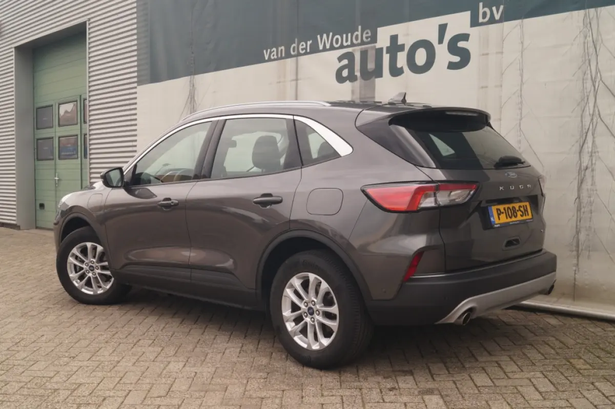 2.5 PHEV Titanium -NAVI-CAM-TREKHAAK-NAVI-