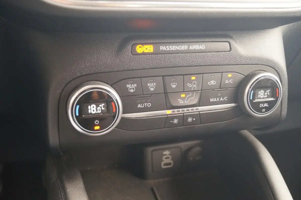 2.5 PHEV Titanium -NAVI-CAM-TREKHAAK-NAVI-