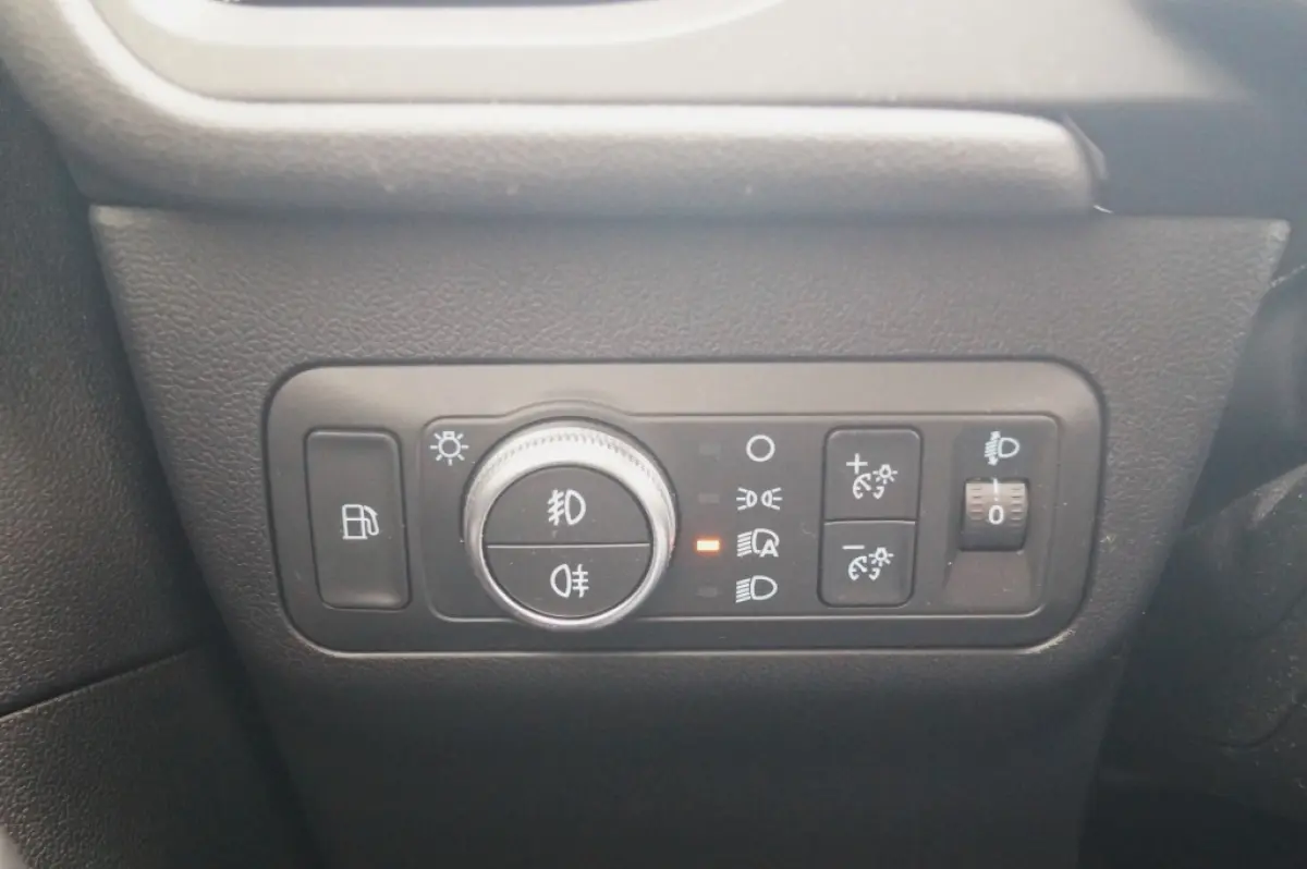 2.5 PHEV Titanium -NAVI-CAM-TREKHAAK-NAVI-