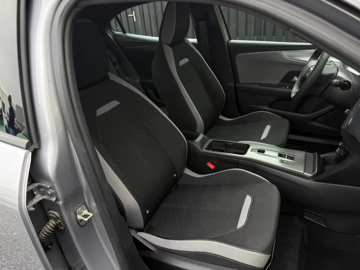 Edition 54 kWh |  CAMERA ACHTER| ADAPTIVE CRUISE CONTROL| PARKEERSENSOREN V&A| KEYLESS ENTRY&START| CLIMATE CONTROL