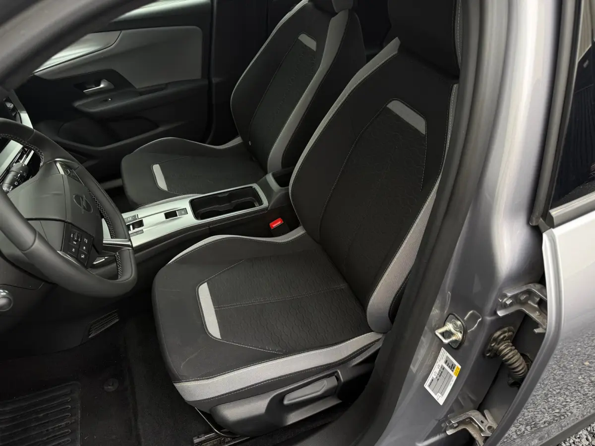 Edition 54 kWh |  CAMERA ACHTER| ADAPTIVE CRUISE CONTROL| PARKEERSENSOREN V&A| KEYLESS ENTRY&START| CLIMATE CONTROL