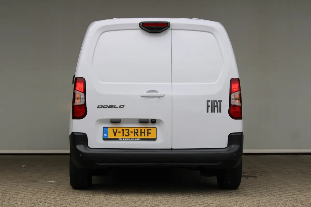 1.5D 100pk L1 650kg | Navigatie | Draadloos telefoon opladen | Achteruitrijcamera | Dode-hoekdetectie |