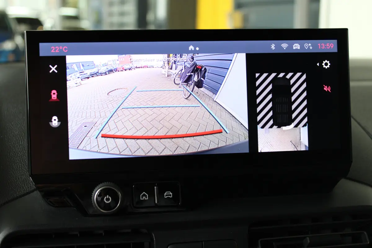 1.5D 100pk L1 650kg | Navigatie | Draadloos telefoon opladen | Achteruitrijcamera | Dode-hoekdetectie |