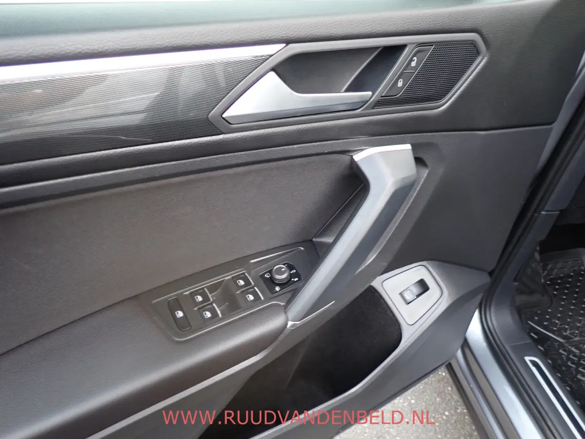 2.0TDI KEYLESS / ACC / CAMERA / CARPLAY / 19'' / HEAD-UP