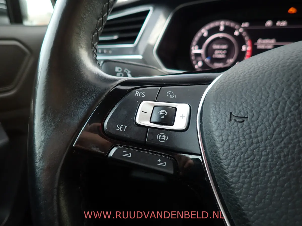 2.0TDI KEYLESS / ACC / CAMERA / CARPLAY / 19'' / HEAD-UP