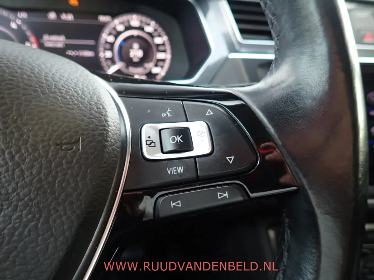 2.0TDI KEYLESS / ACC / CAMERA / CARPLAY / 19'' / HEAD-UP
