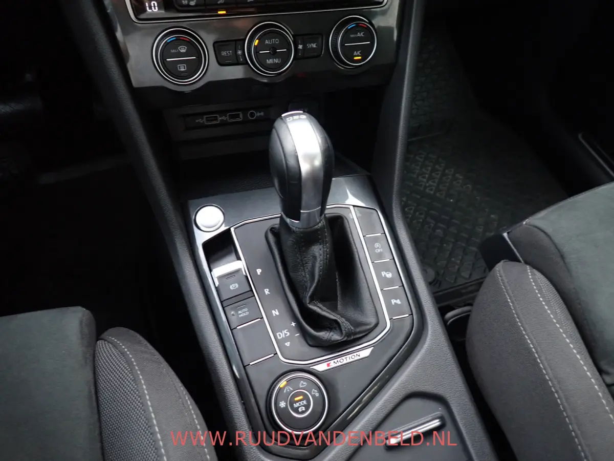 2.0TDI KEYLESS / ACC / CAMERA / CARPLAY / 19'' / HEAD-UP