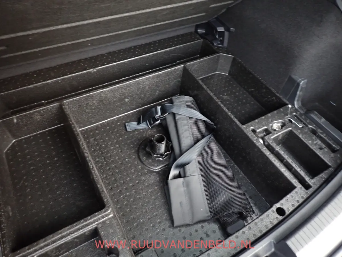 2.0TDI KEYLESS / ACC / CAMERA / CARPLAY / 19'' / HEAD-UP