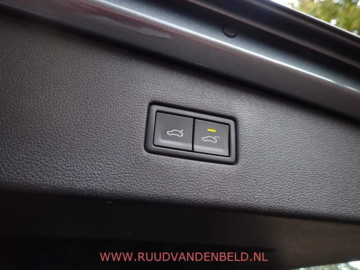 2.0TDI KEYLESS / ACC / CAMERA / CARPLAY / 19'' / HEAD-UP
