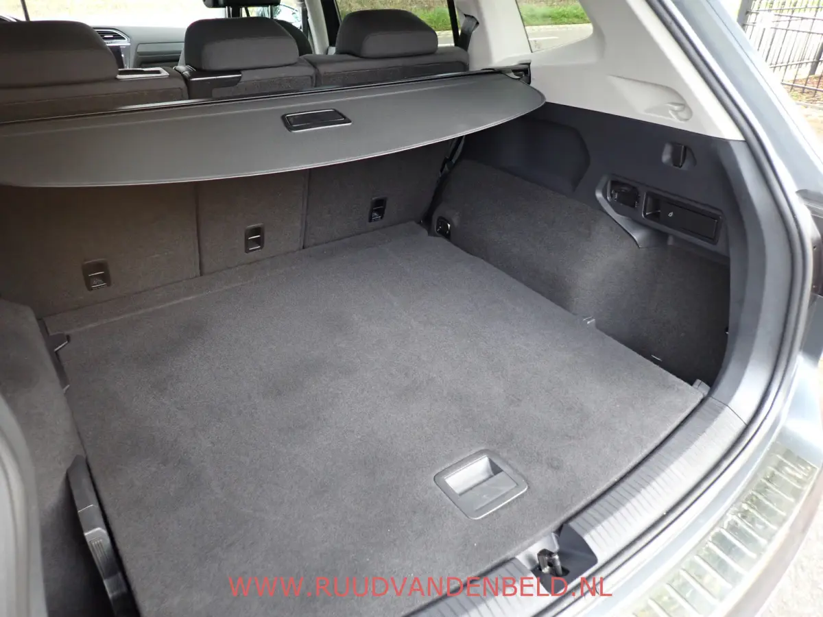 2.0TDI KEYLESS / ACC / CAMERA / CARPLAY / 19'' / HEAD-UP