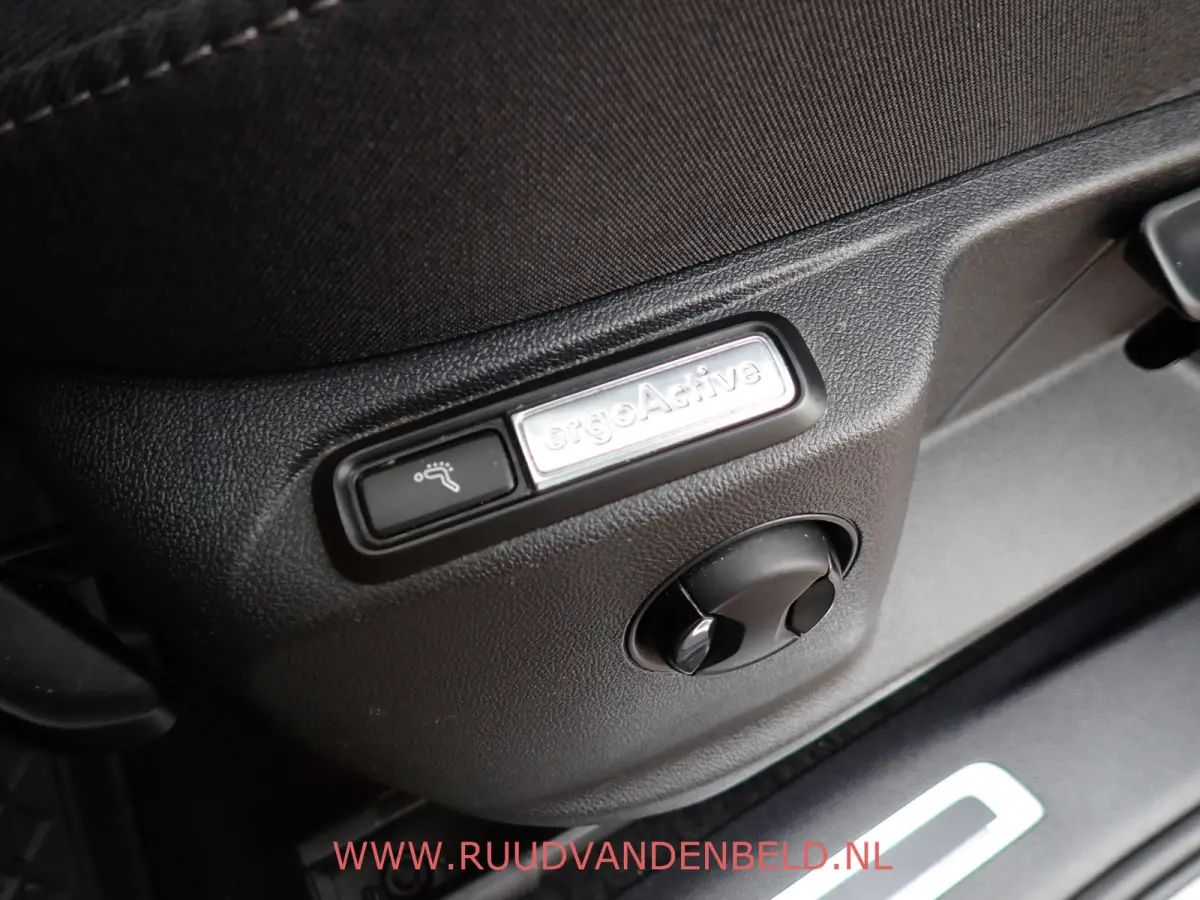 2.0TDI KEYLESS / ACC / CAMERA / CARPLAY / 19'' / HEAD-UP