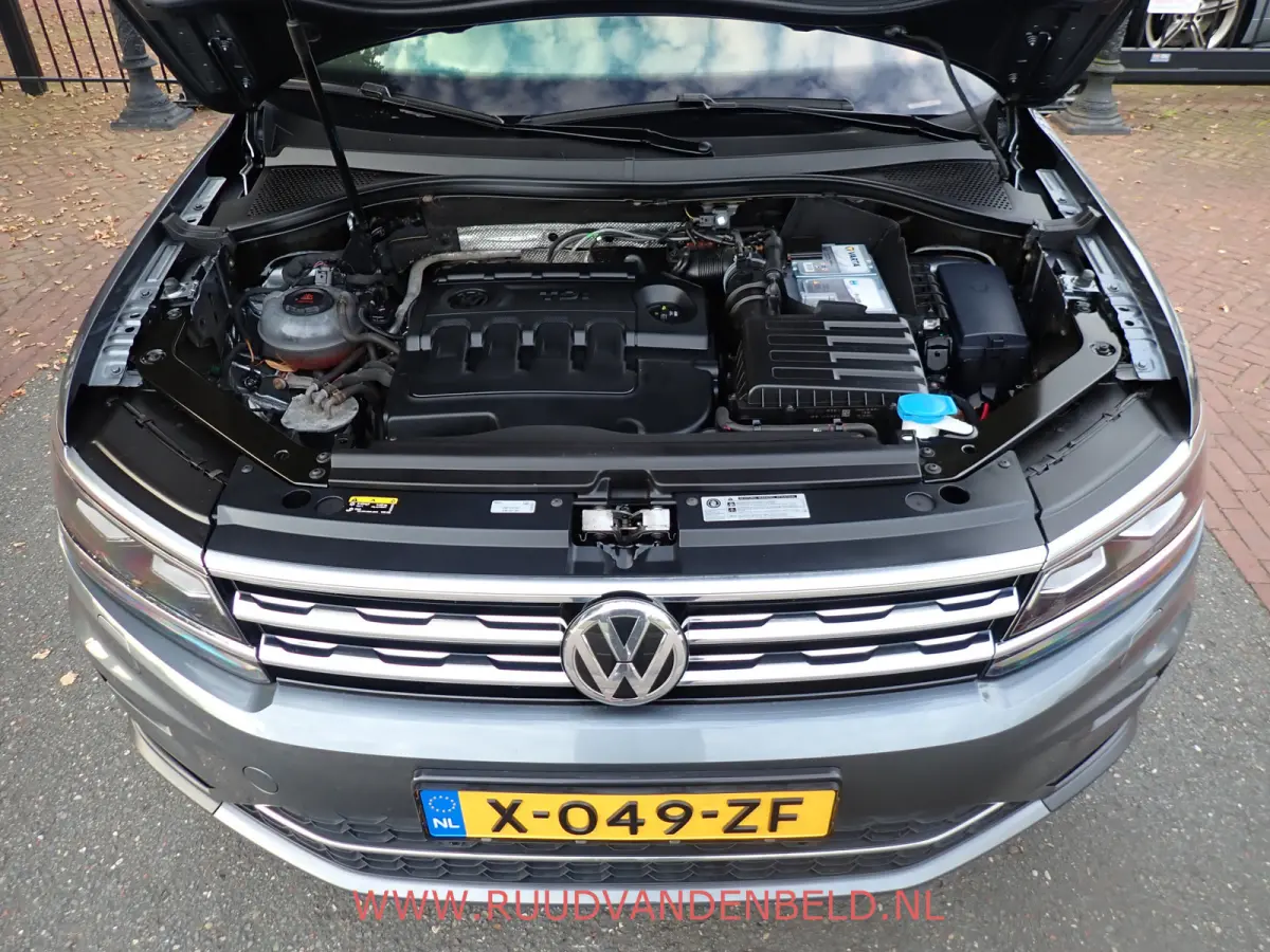 2.0TDI KEYLESS / ACC / CAMERA / CARPLAY / 19'' / HEAD-UP