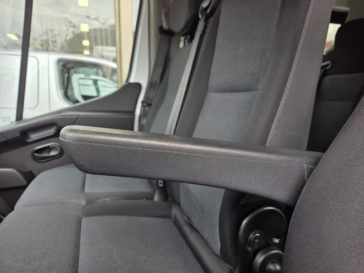 /Renault Master 2.3 dCi L2H2 DC 7-Persoons Airco Cruisecontrol 136Pk Dubbelcabine