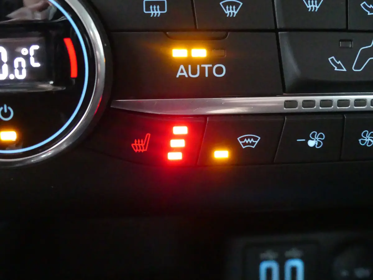 2.5 PHEV Titanium | TREKHAAK | STUUR+STOEL+VOORRUITVERWARMING | CAMERA | PARKEERSENSOREN V+A | NAVI | LMV 18" | APPLE CARPLAY / ANDROID AUTO |