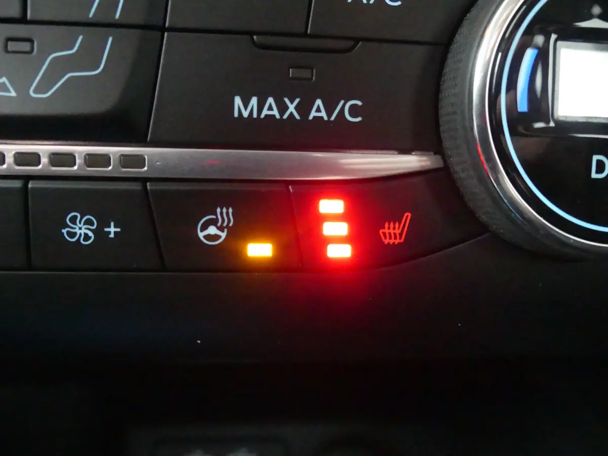 2.5 PHEV Titanium | TREKHAAK | STUUR+STOEL+VOORRUITVERWARMING | CAMERA | PARKEERSENSOREN V+A | NAVI | LMV 18" | APPLE CARPLAY / ANDROID AUTO |