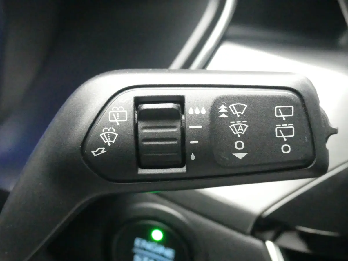 2.5 PHEV Titanium | TREKHAAK | STUUR+STOEL+VOORRUITVERWARMING | CAMERA | PARKEERSENSOREN V+A | NAVI | LMV 18" | APPLE CARPLAY / ANDROID AUTO |