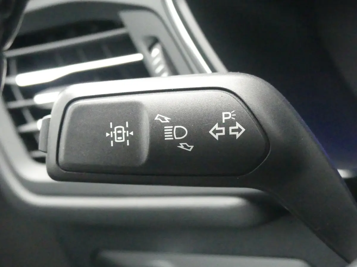 2.5 PHEV Titanium | TREKHAAK | STUUR+STOEL+VOORRUITVERWARMING | CAMERA | PARKEERSENSOREN V+A | NAVI | LMV 18" | APPLE CARPLAY / ANDROID AUTO |