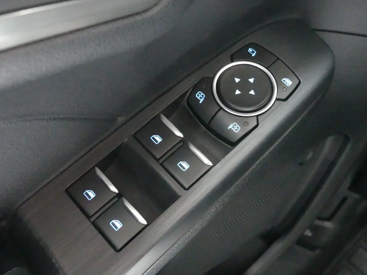 2.5 PHEV Titanium | TREKHAAK | STUUR+STOEL+VOORRUITVERWARMING | CAMERA | PARKEERSENSOREN V+A | NAVI | LMV 18" | APPLE CARPLAY / ANDROID AUTO |