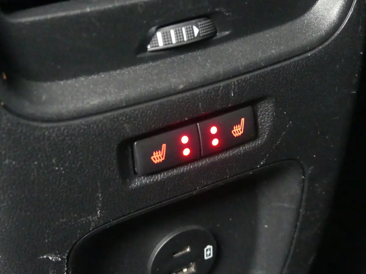 2.5 PHEV Titanium | TREKHAAK | STUUR+STOEL+VOORRUITVERWARMING | CAMERA | PARKEERSENSOREN V+A | NAVI | LMV 18" | APPLE CARPLAY / ANDROID AUTO |