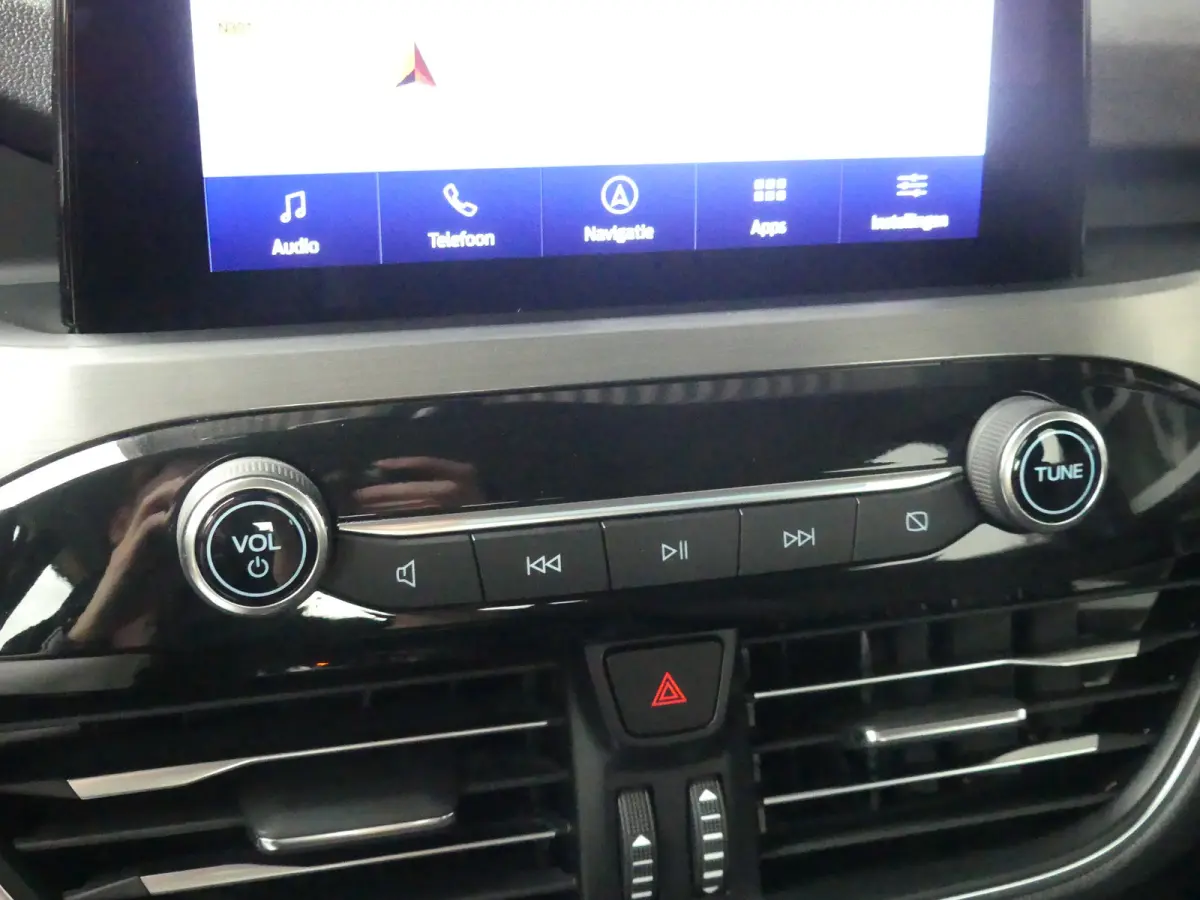 2.5 PHEV Titanium | TREKHAAK | STUUR+STOEL+VOORRUITVERWARMING | CAMERA | PARKEERSENSOREN V+A | NAVI | LMV 18" | APPLE CARPLAY / ANDROID AUTO |