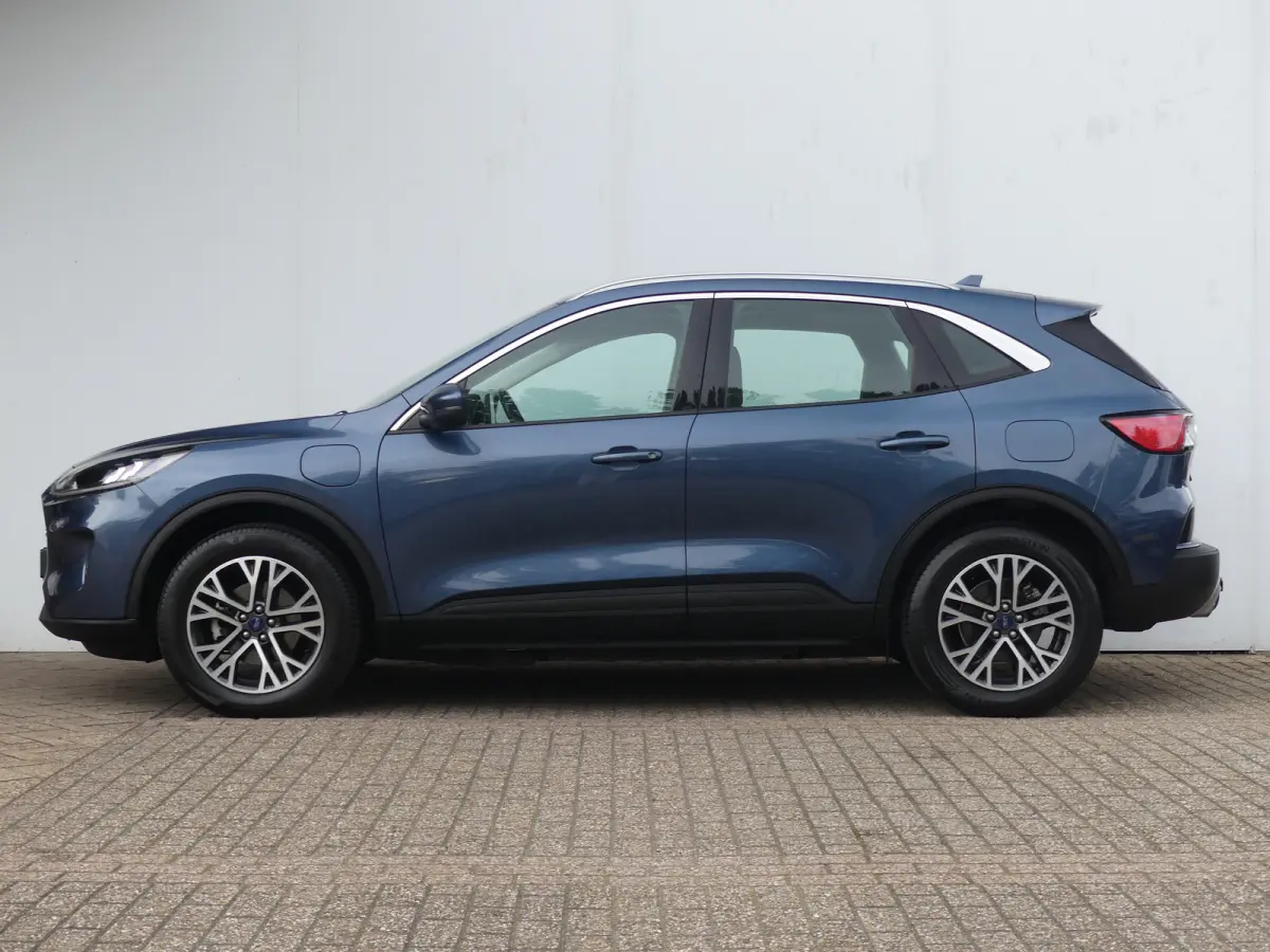 2.5 PHEV Titanium | TREKHAAK | STUUR+STOEL+VOORRUITVERWARMING | CAMERA | PARKEERSENSOREN V+A | NAVI | LMV 18" | APPLE CARPLAY / ANDROID AUTO |