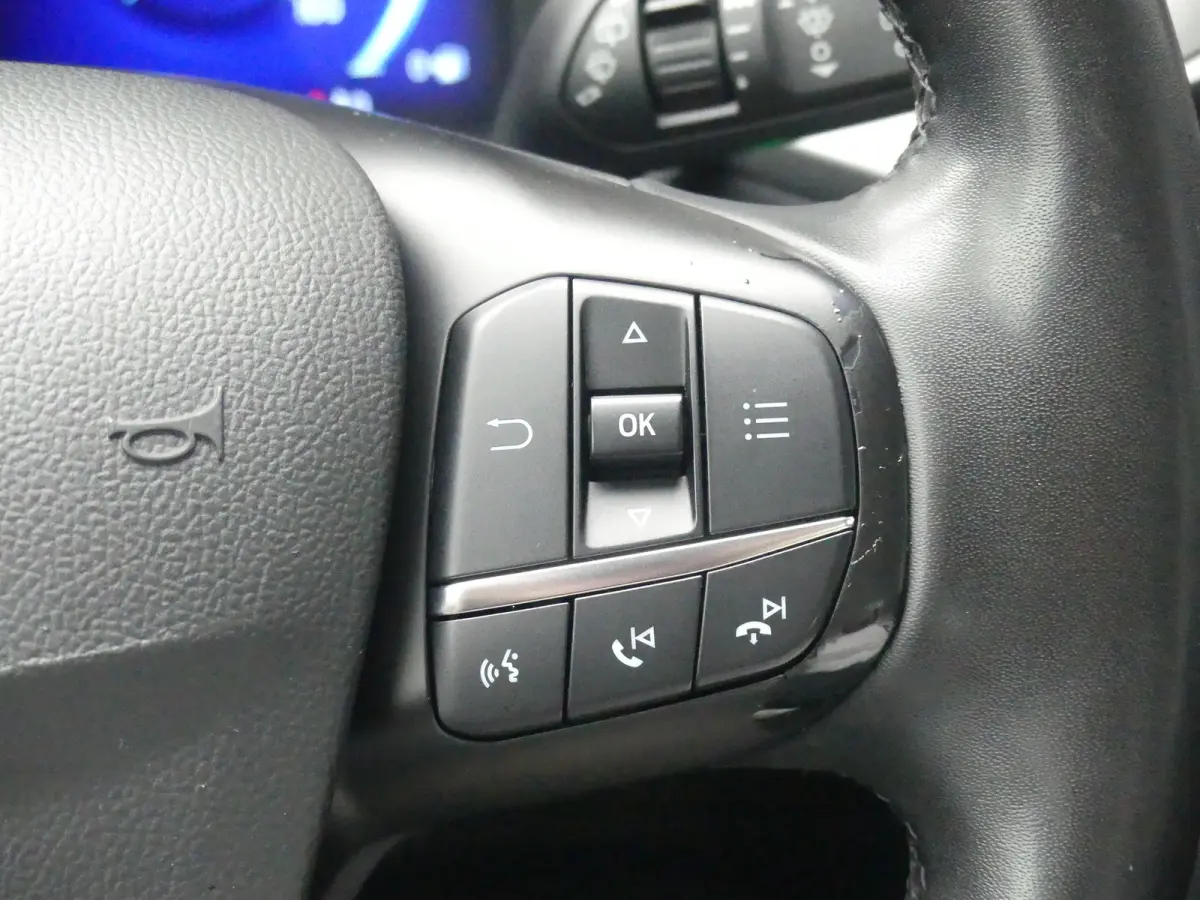 2.5 PHEV Titanium | TREKHAAK | STUUR+STOEL+VOORRUITVERWARMING | CAMERA | PARKEERSENSOREN V+A | NAVI | LMV 18" | APPLE CARPLAY / ANDROID AUTO |