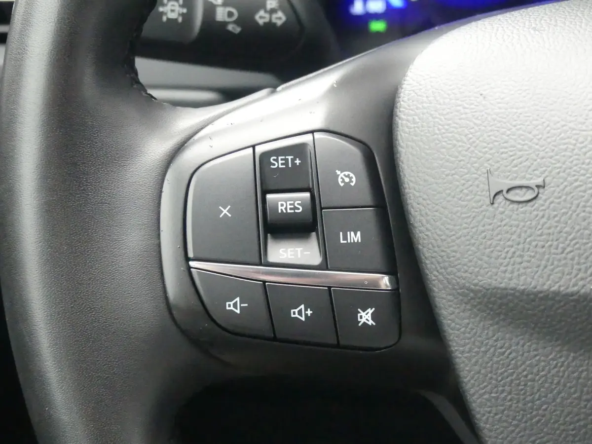 2.5 PHEV Titanium | TREKHAAK | STUUR+STOEL+VOORRUITVERWARMING | CAMERA | PARKEERSENSOREN V+A | NAVI | LMV 18" | APPLE CARPLAY / ANDROID AUTO |