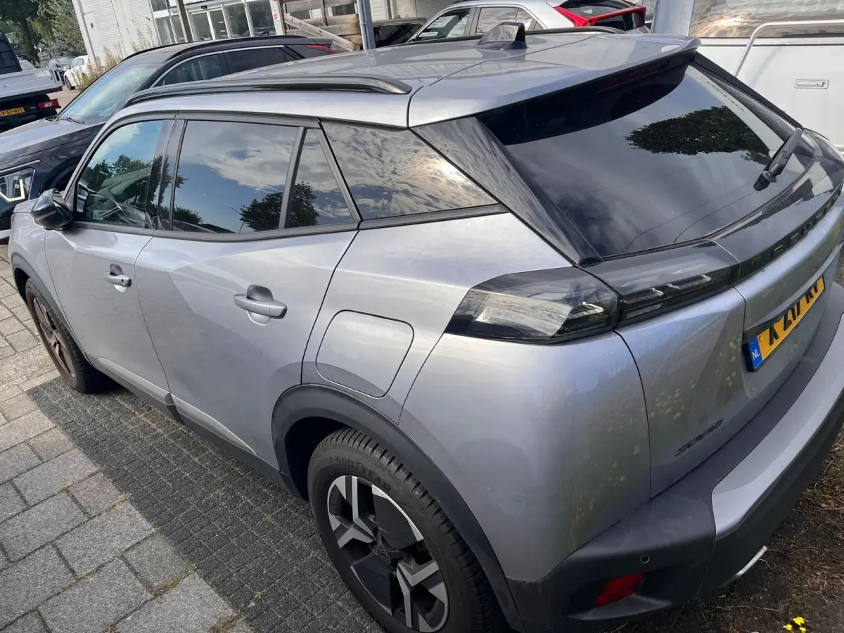 1.2 PureTech 130 Allure Leder/Stof | Digitaal Dashboard | Parkeersensoren Voor + Achter | Carplay | Climate | Cruise | 17" Lichtmetaal | Airco (automatisch) | Apple Carplay/Android Auto|tele