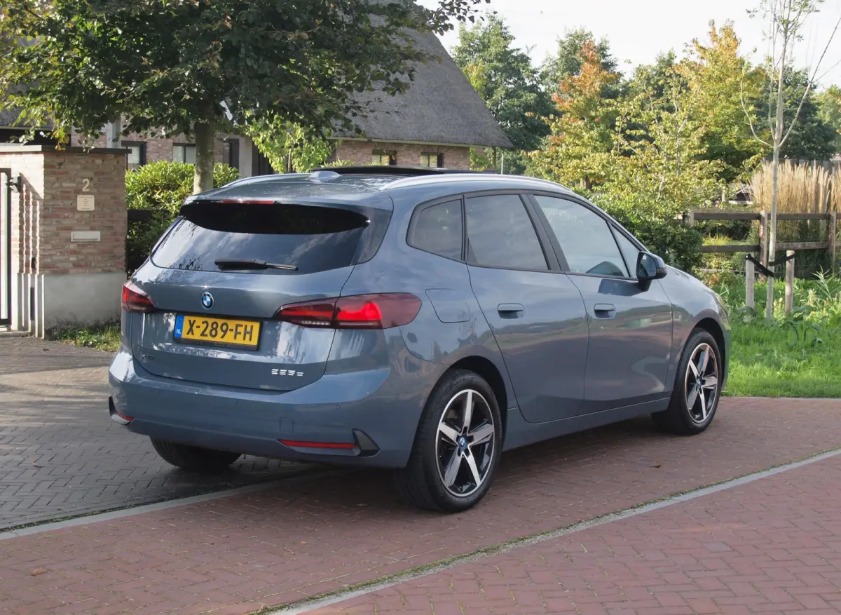 225e xDrive | Panoramadak | Harman Kardon | Camera| Sfeerverlichting | NL-Auto |