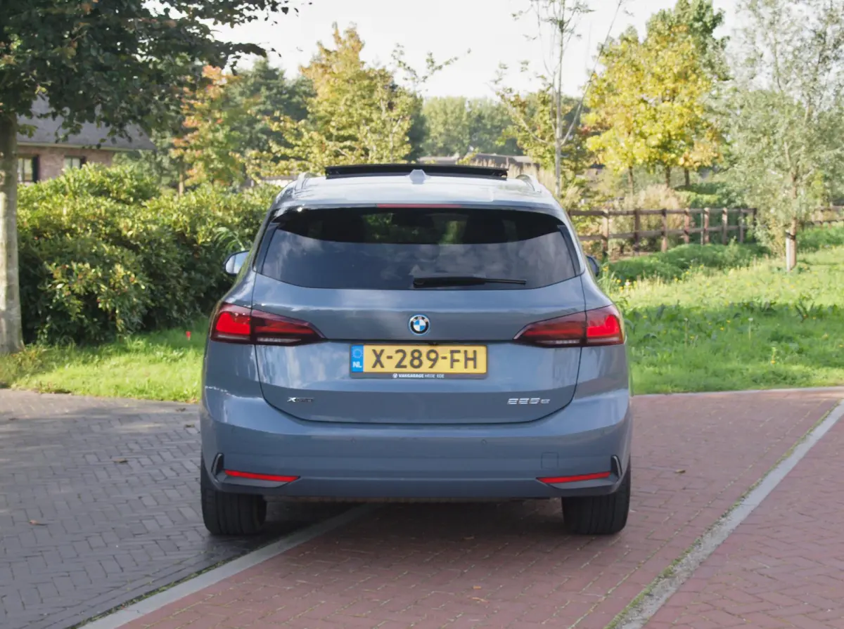 225e xDrive | Panoramadak | Harman Kardon | Camera| Sfeerverlichting | NL-Auto |