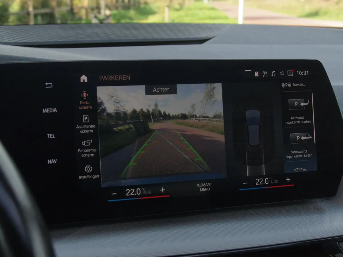 225e xDrive | Panoramadak | Harman Kardon | Camera| Sfeerverlichting | NL-Auto |