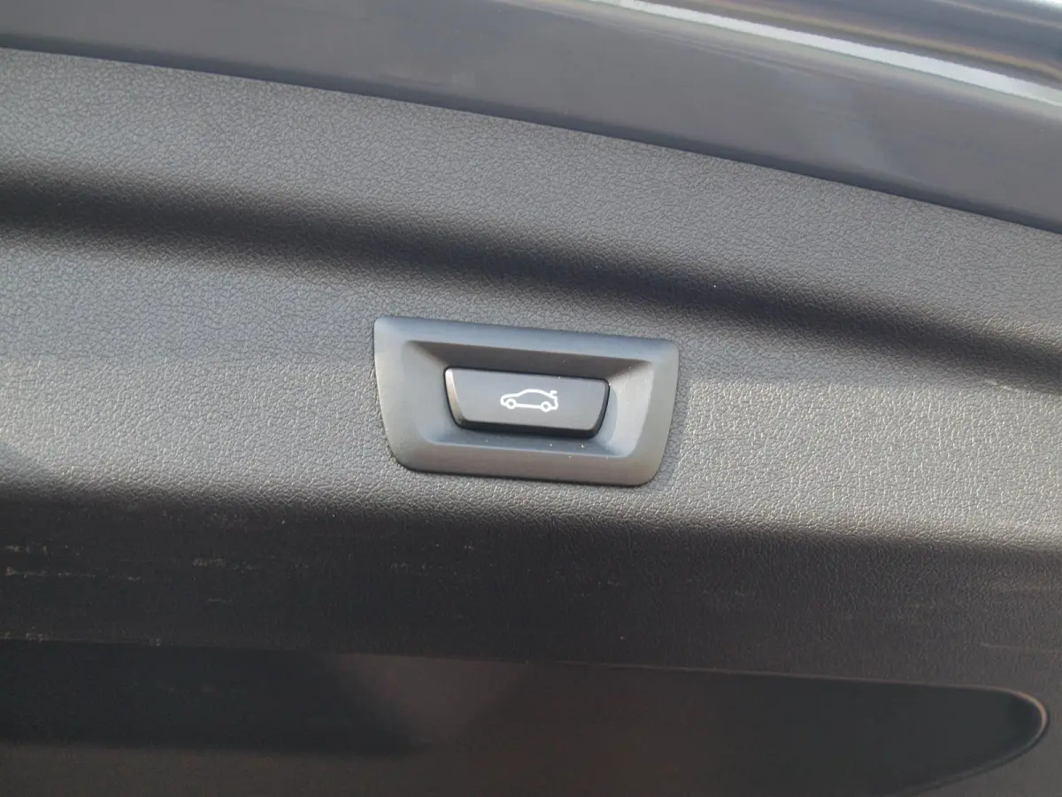 225e xDrive | Panoramadak | Harman Kardon | Camera| Sfeerverlichting | NL-Auto |