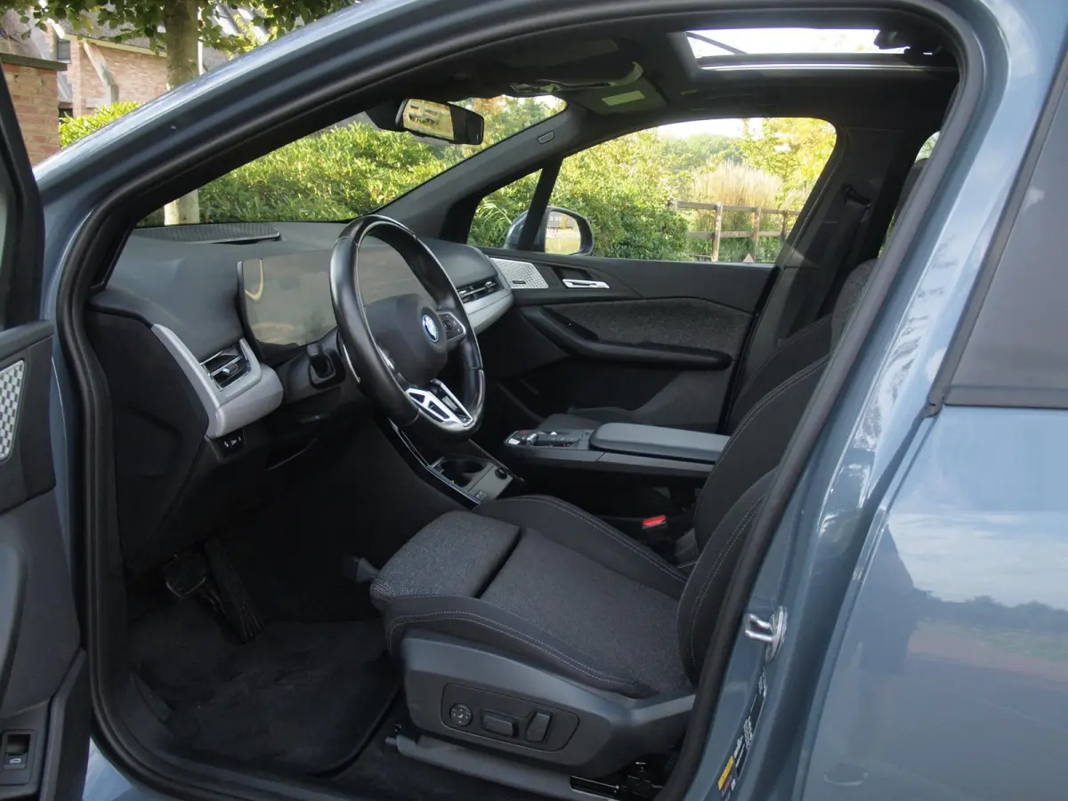 225e xDrive | Panoramadak | Harman Kardon | Camera| Sfeerverlichting | NL-Auto |